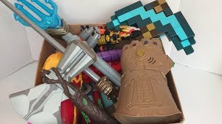 Roblox Figures Series 5 Roblox And Minecraft Action Figures Box Of Toys - box of toys stormbreaker infinity gauntlet aquaman s trident minecraft pickaxe tmnt