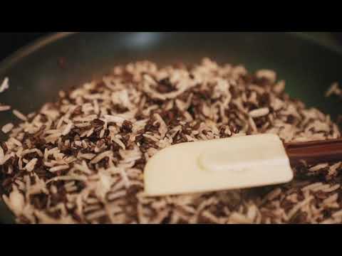 Рецепт лаврака з рисом і шпинатним соусом.