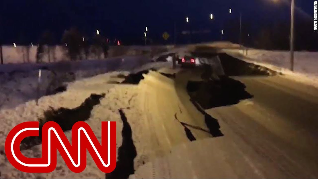 Scenes of chaos as 7.0 earthquake rocks Alaska thumnail