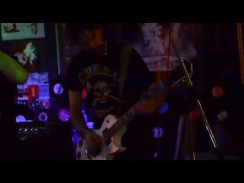 The Fisters - Screamager Cover Live @ Harry's Bar in Hinckley, UK
