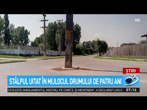 Stâlpul uitat în mijlocul drumului de patru ani