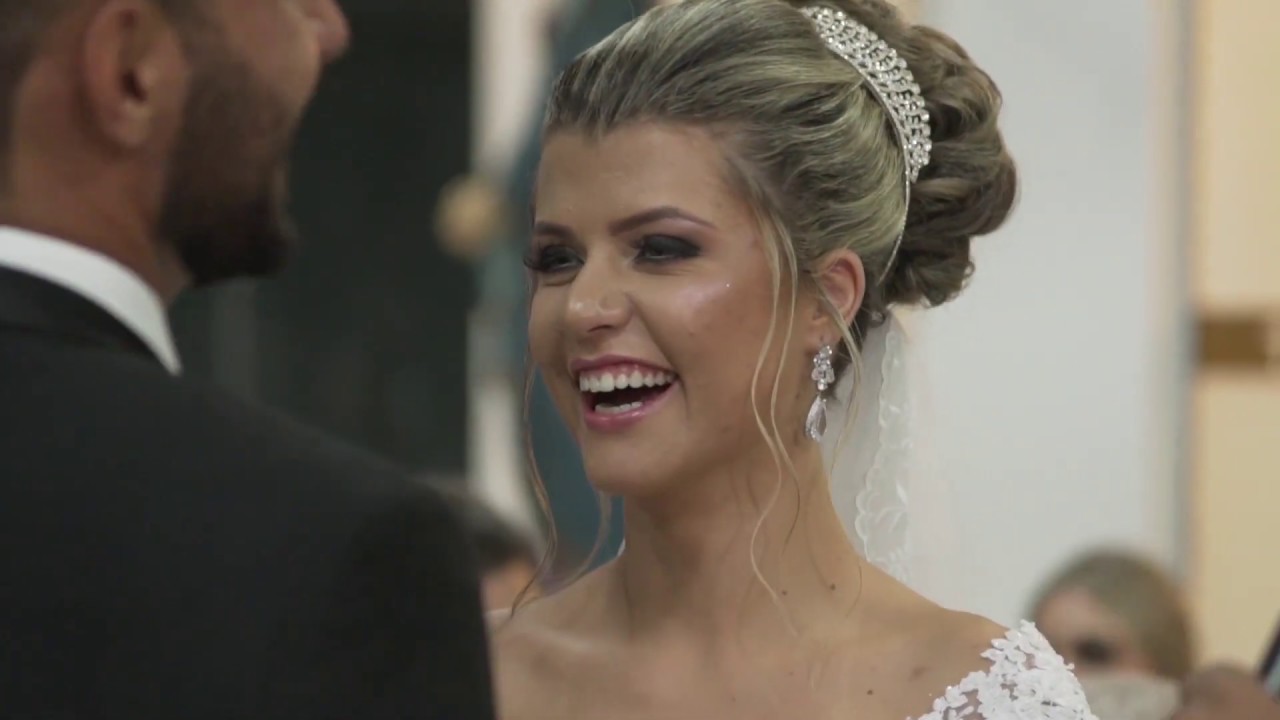 A homilia de um casamento mais criativa que você já viu  - Prof. de Canoa Havaiana e uma Cantora