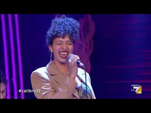 I Calibro 35 con la voce di Arya Delgado cantano "Ready Steady"