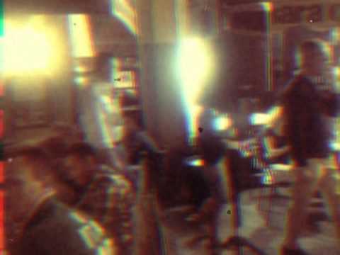 Paolo MuteOscillator illustra agli astanti Aperitivo in consolle @ Caffè Boglione, Bra