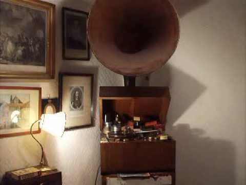 "Madre " tango Played by the Varaldi tango Band HMV B 2137