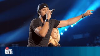 Luke Bryan Performs &#39;Country Girl, Shake It For Me&#39; at 2011 CMT Music Awards