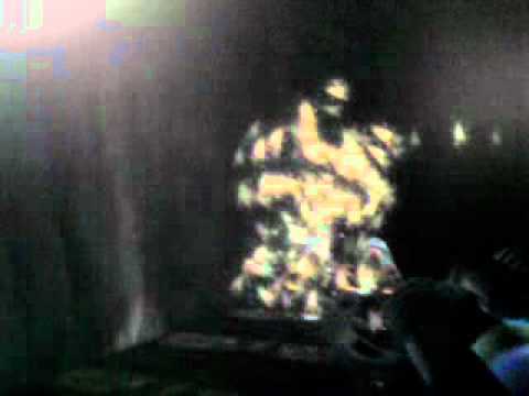 Bug Kkriger, 3 géants bigorneaux en 1 + pattes des géants bigorneaux enfoncé dans la structure en dessous d'eux