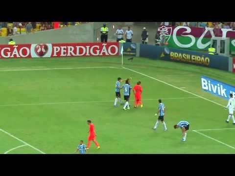 Biro Biro simula falta e é expulso do jogo