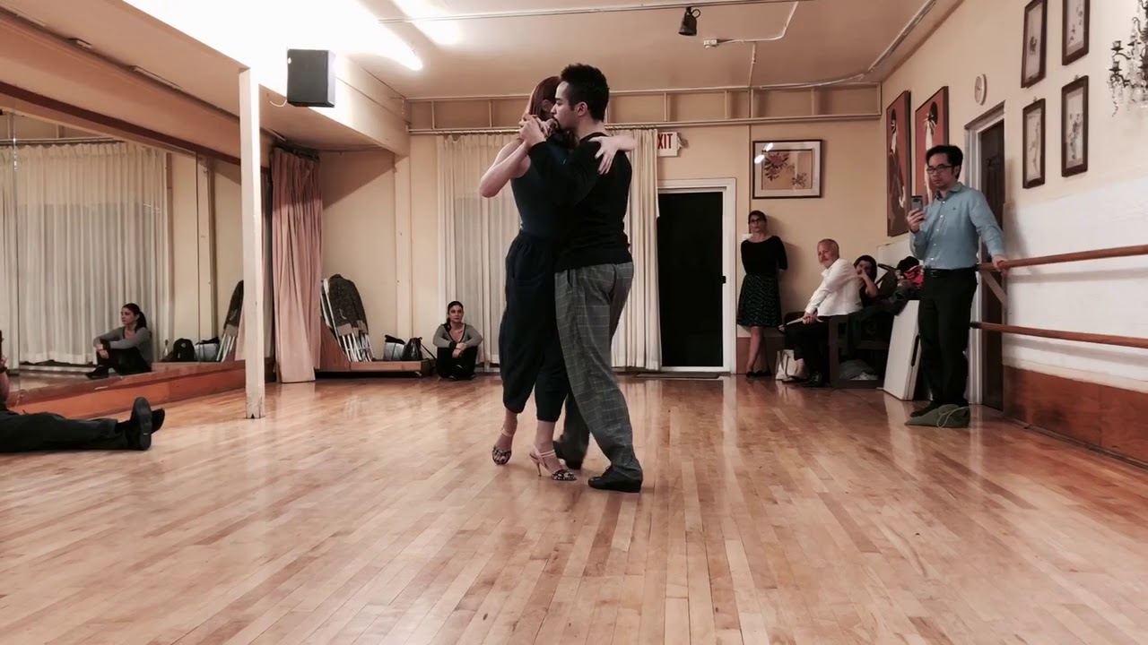 Tango M202: Connection and walking