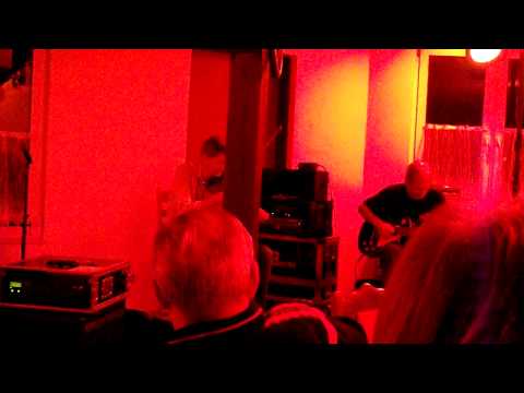 02 - Vladimír Mišík & ČDG - Ztracený podzim.avi