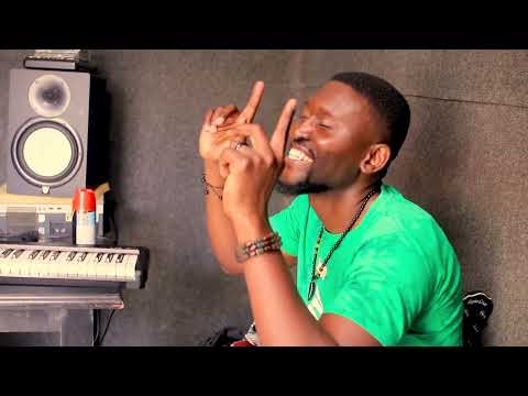 B'Flow - EYES ON THE BALL (Live Acoustic Session) ft. Cezariusz Gadzina, Mic Li & Precious Banda