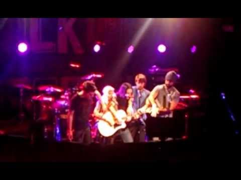 Walk off the earth in Boston!