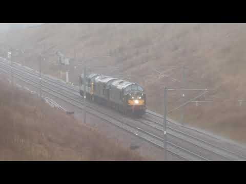 37667 37521 and 37409 passing Searchlight Lane   21 01 2025