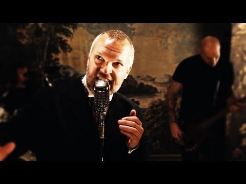 Min rollkaraktär kommer in i handlingen 1.44 in i videon.
Utspelar sig i slutet på 1800 talet i sverige...en sann historia om en Godsherre som utnytjar sin ”piga” våldför sig och till sist slår ihjäl henne.
Jag spelar den rundnätte grosshandlaren, vän t