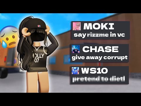 MM2 YOUTUBERS CONTROL HOW I PLAY... (Murder Mystery 2)