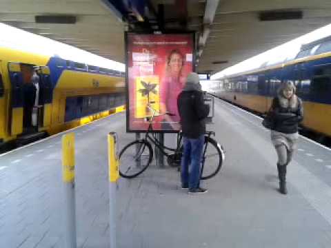 Race: ICMm 4242 + 40?? vs. VIRM 9552 te Hoorn