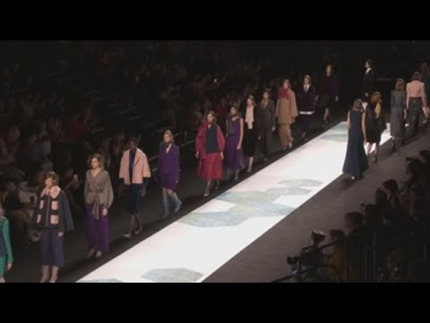 DEVOTA & LOMBA presenta su colección Chagall "El paseo" (1917)  en la MBFWM