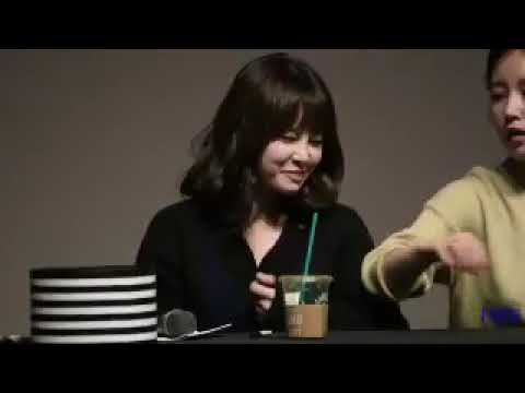 Boram eat soyeon's hand