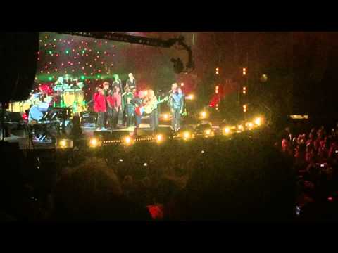 Sheryl Crow, Peter Frampton & Aloe Blacc "Happy Christmas"