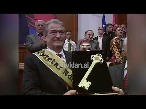 Pritja madhështore e kryeministrit Berisha, Qytetar Nderi i Prizrenit-(7 Tetor 2009)