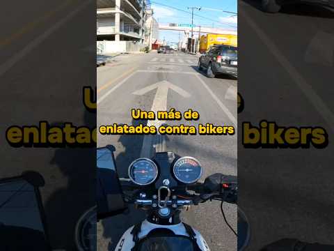 Enlatado se quiere subir a mi moto pero con todo y carro!