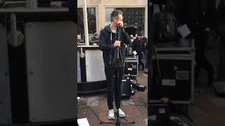 Tom chaplin busking in glasgow dec 4th 2017 ( stay another day)