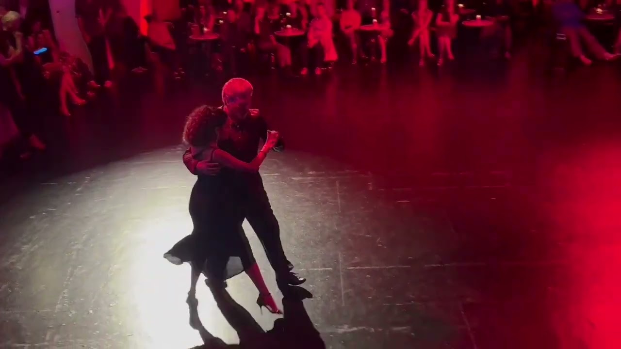 Dilara Ogretmen and Damian D'Arienzo, Besame Mucho