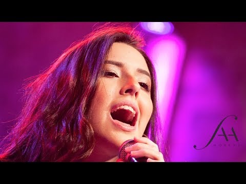 Esther Marcos canta ao vivo o single gospel “Tua Palavra” e fala sobre seu novo álbum