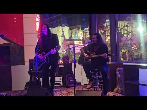 Heavens on Fire - Bruce Kulick (Kiss) & Todd Kerns (Slash) acoustic jam at Vegas Kissmas fundraiser