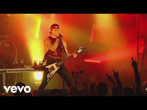 Bullet For My Valentine - Raising Hell (Live)