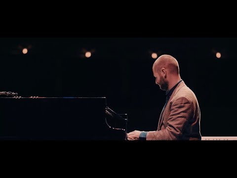 Zvjezdan Ružić ft. Neli Andreeva & Nusha Choir - "Da Znaesh Maicho" (Live@HNK Ivana pl Zajca)