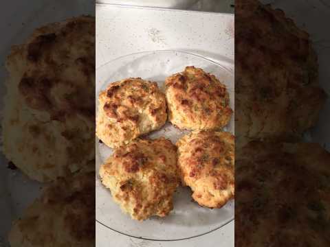 DIY RED LOBSTER Cheddar Bay BISCUITS!