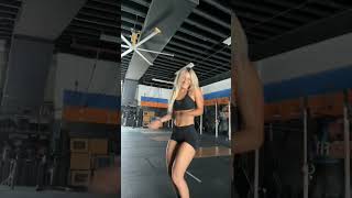 NA ACADÊMIA DANÇANDO UMA MÚSICA ELETRÔNICA #funk #lindas #kwai #tiktok