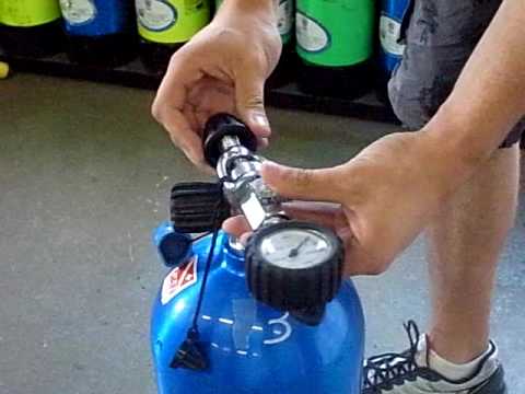 Scuba Tank Pressure Check with Twist Bleed