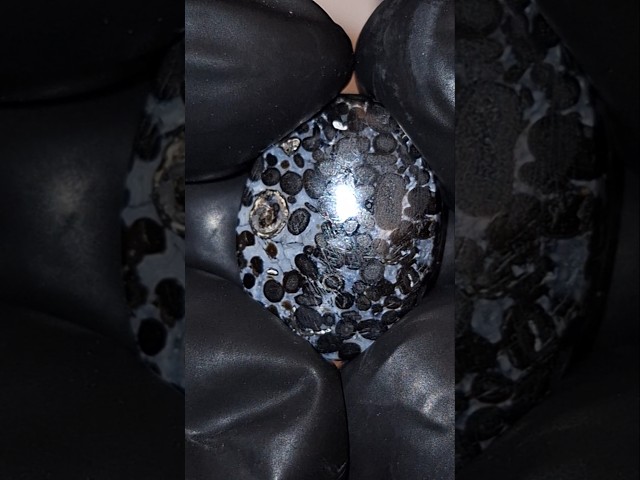 حجر عقيق مبرقط طبيعي تشكيل رائع بشهادة مختبر