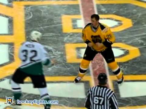 Travis Moen vs Dan LaCouture