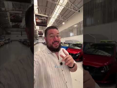 Parece una nave cualquiera, pero aquí dentro está el mayor tesoro automovilístico de España... 🚗🇪