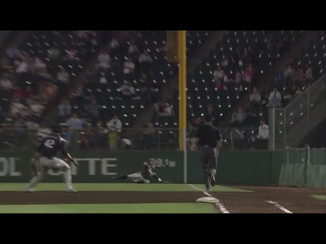 【8回裏】 マリーンズ・加藤がライン際の打球をスライディングキャッチ!! 2017/6/23 Bs-M