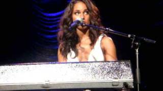 ALICIA KEYS LIVE - A Woman's Worth - Sydney Concert