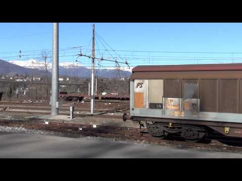 VAGONI MERCI IN STAZIONE A CUNEO - 22 - 2 - 2014.