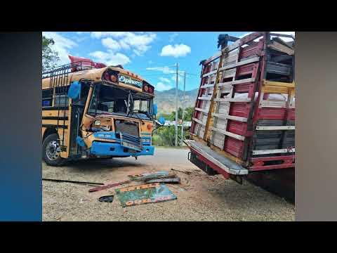 Bus con 30 pasajeros colisiona con camión estacionado en El Jobo, Wiwilí, Nueva Segovia