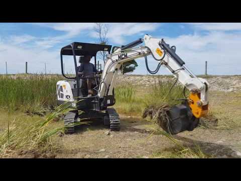25D Excavator Clearing a Farm Dam - MCM South Africa