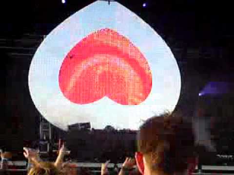 Stereosonic   Axwell playing A Trak Heads Will Roll & De Bos   On The Run Ralvero Get Down Remix