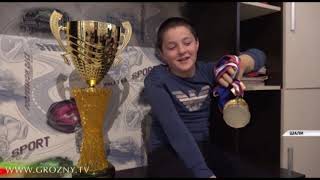 Мансур Цакаев учится пользоваться новыми современными протезами