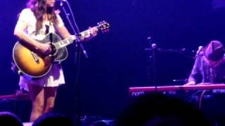 Erin McCarley &#39;Pitter-Pat&#39; Live @ Terminal 5 opening for Paolo Nutini