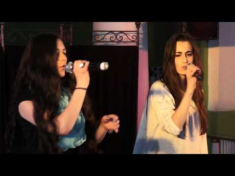 Julia Waga & Malwina de Ciantis - Radioactive