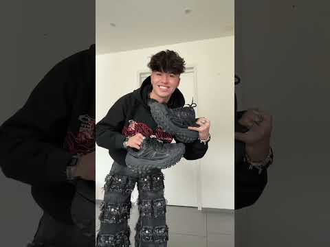 Pants with 64 pockets⁉️