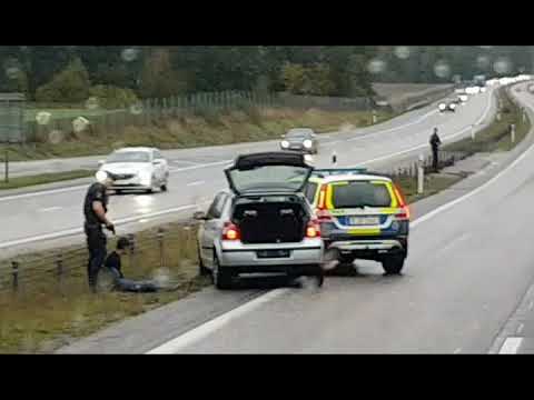 Biljakt på E4. Sheriffen fick ta till spikmattan!