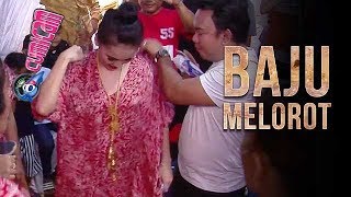 Download lagu Larut Dalam Goyang Heboh, Baju Ayu Ting Ting Melorot - Cumicam mp3 Download lagu Larut Dalam Goyang Heboh, Baju Ayu Ting Ting Melorot - Cumicam mp3
