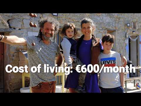 La famiglia che vive isolata in montagna: "Con 600 euro al mese qui siamo ricchi"